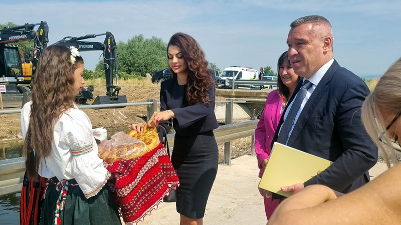 Изпълнителният директор на ДФЗ Ива Иванова участва в откриването на ремонтирания напоителен канал край Съединение