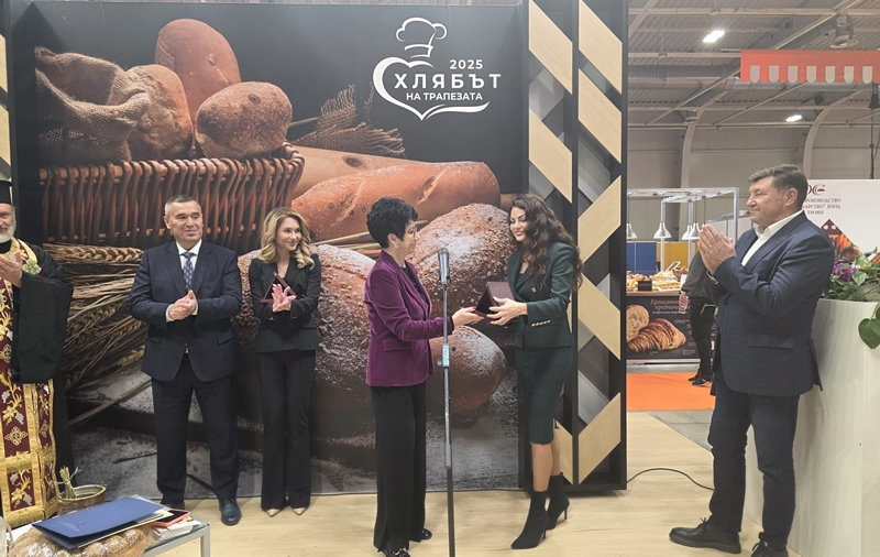 Ива Иванова присъства на церемония по освещаване на хляба -4